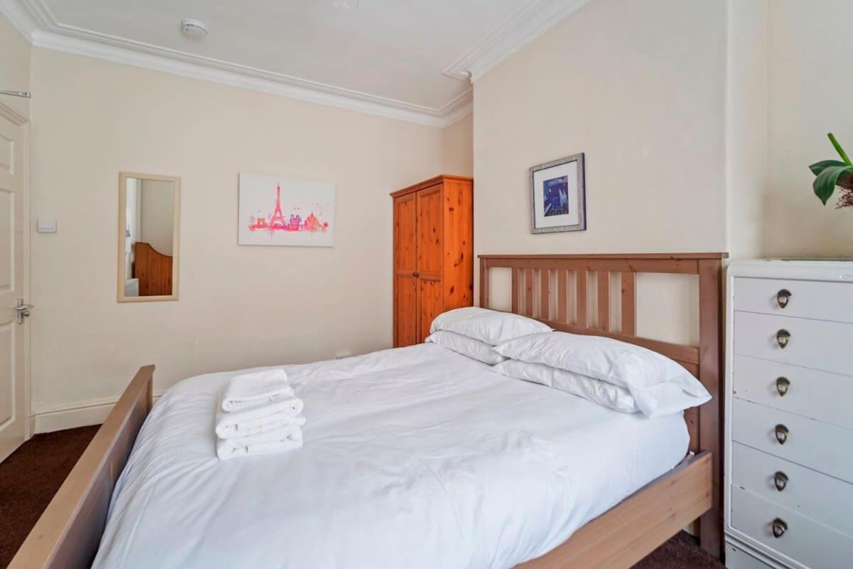 4 Bed Homely Retreat - ولفرهامبتون المظهر الخارجي الصورة